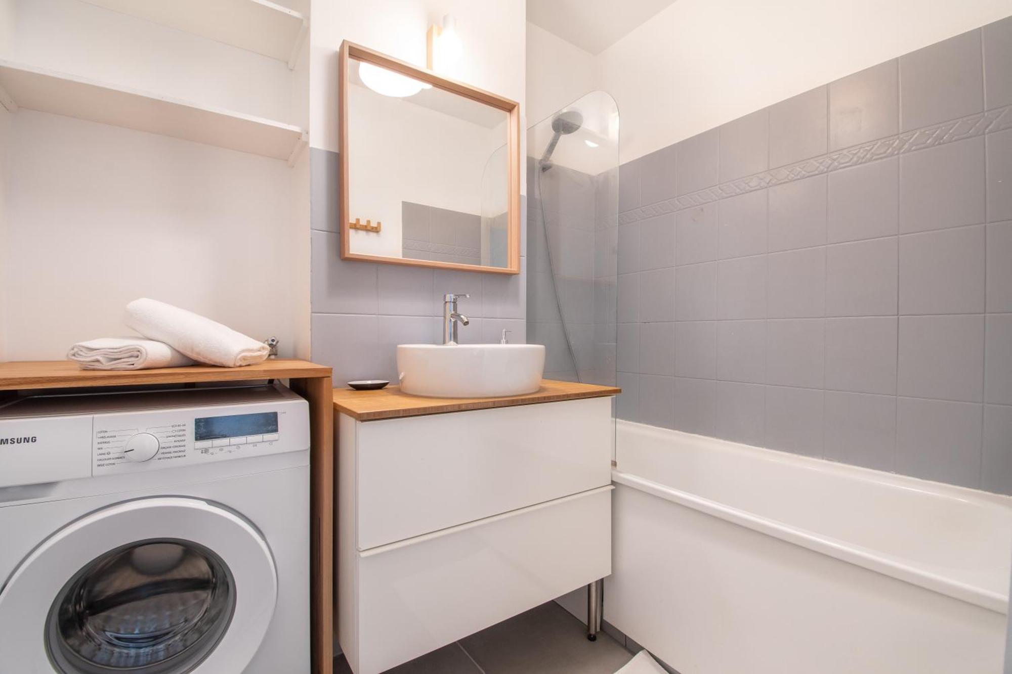 Cosy T2 De 50 M² Centre-Ville Avec Garage & Balcon Nantes Ngoại thất bức ảnh